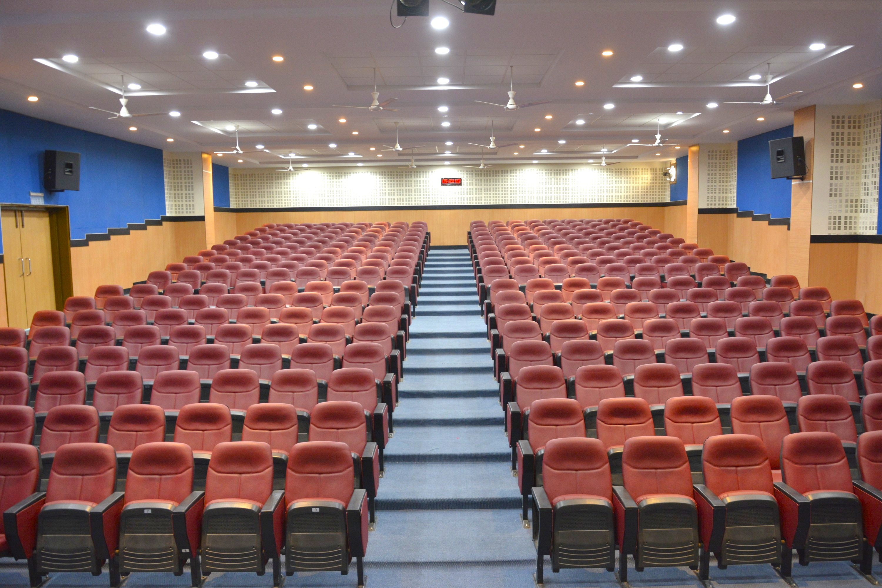 Auditorium &mdash; Photo 1