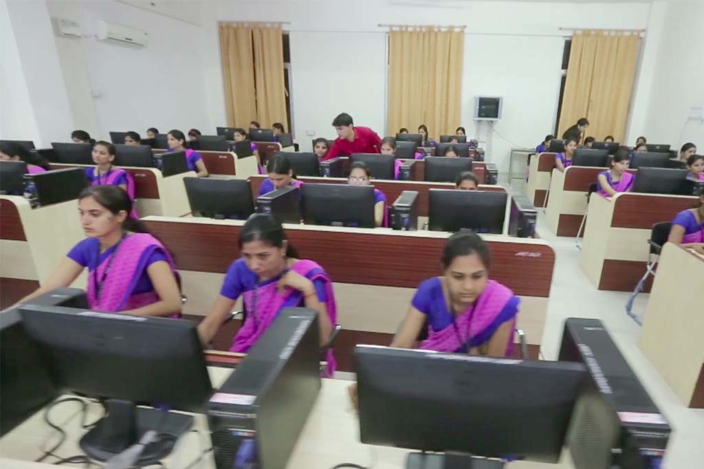Computer Center — Photo 4
